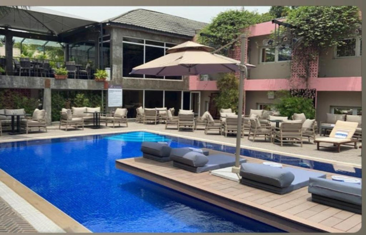 poolside restaurant