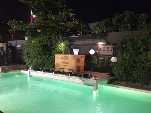 poolside restaurant